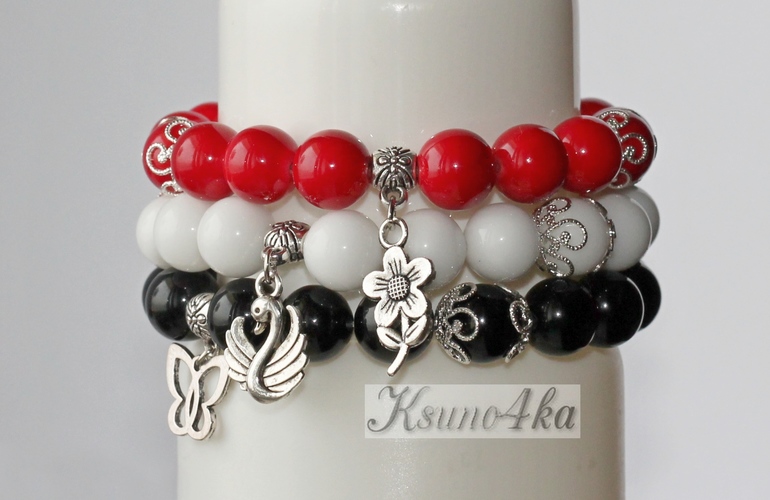 И я туда же)  Браслеты и закладочка...