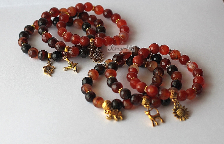 И я туда же)  Браслеты и закладочка...