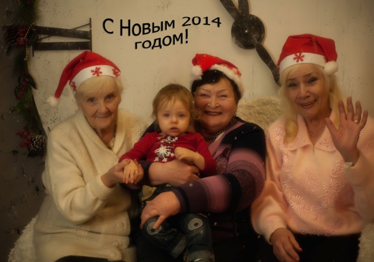 Сегодня ходили с Варенькой и прабабушками на фотосет)