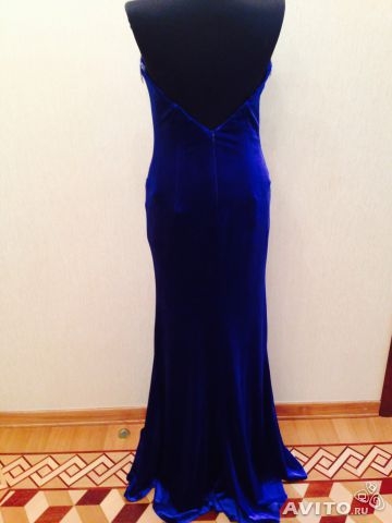 Вечерние платья фирма турецкая  модел JOVANI размер 44-46 бархатные стоит 7000 рублей
