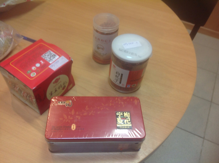 Хваст карго самолет . Ягоды годжи