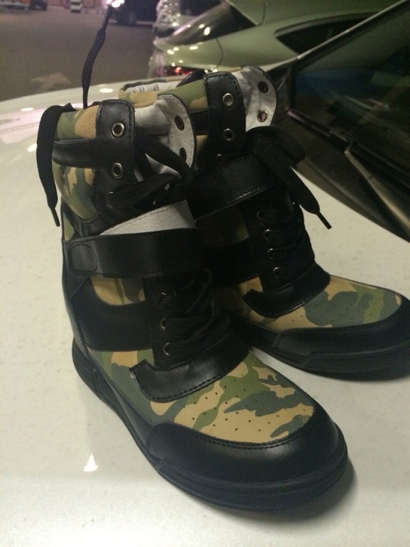 Пристрой 39 размер . Срочно!!! Торг уместен! Ниже себестоимости!