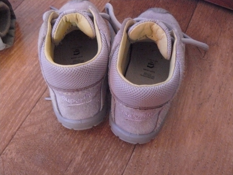 Плащ ф. Charivari + ботиночки SuperFit р. 24 Цена 1500!!! Почта за мой счет!!!