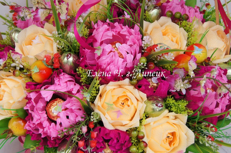 Корзина сезонная с пионами