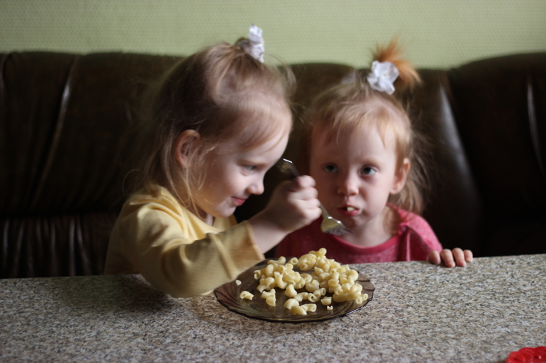 Вишенки любят друг друга год и девять месяцев!