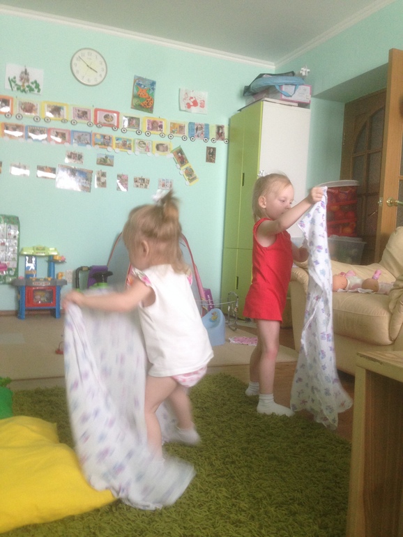 Вишенки любят друг друга год и девять месяцев!