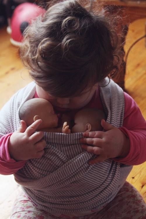 Маленькие "слинго-родители"