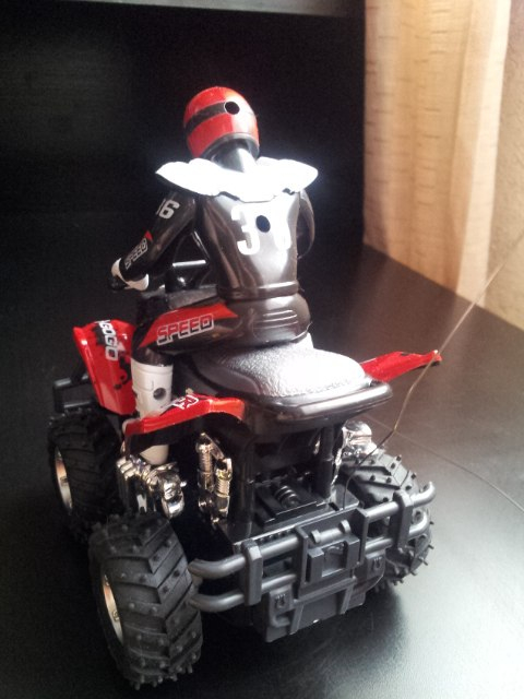 Квадроцикл радиоуправляемый с гонщиком -низкая цена, скромные размеры