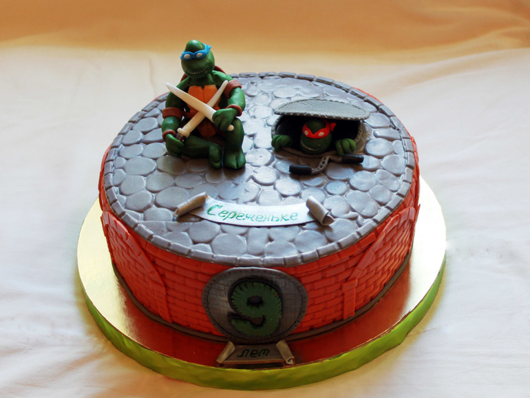 С черепашкой Ниндзя.