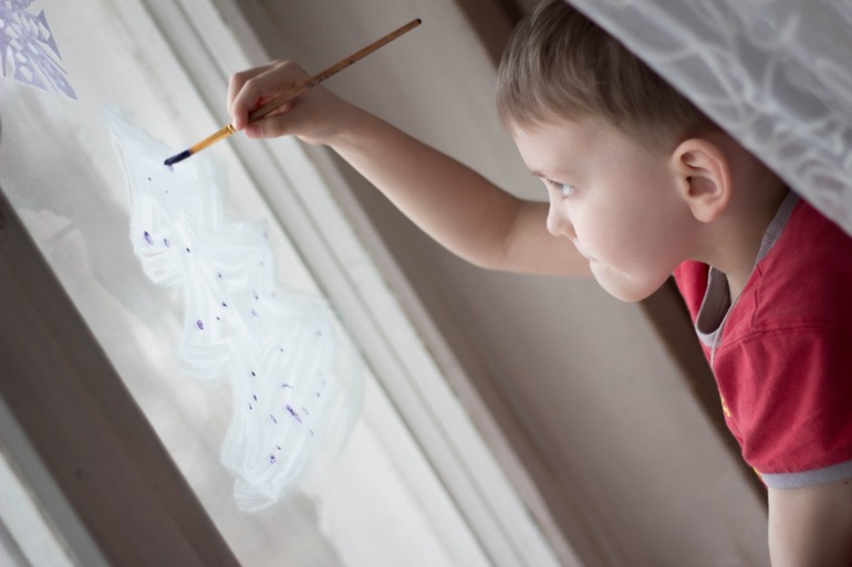 Раз мороз не рисует на наших окнах, это сделаем мы!