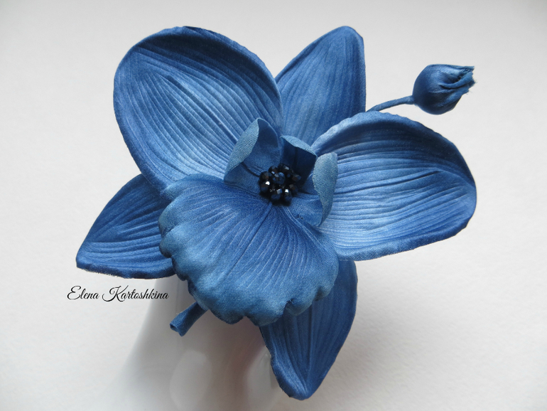 Орхидея из шелка.