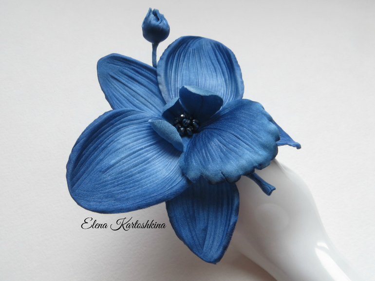 Орхидея из шелка.