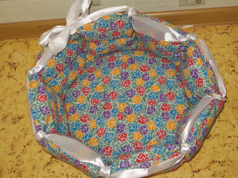 Лежанка для кошки.