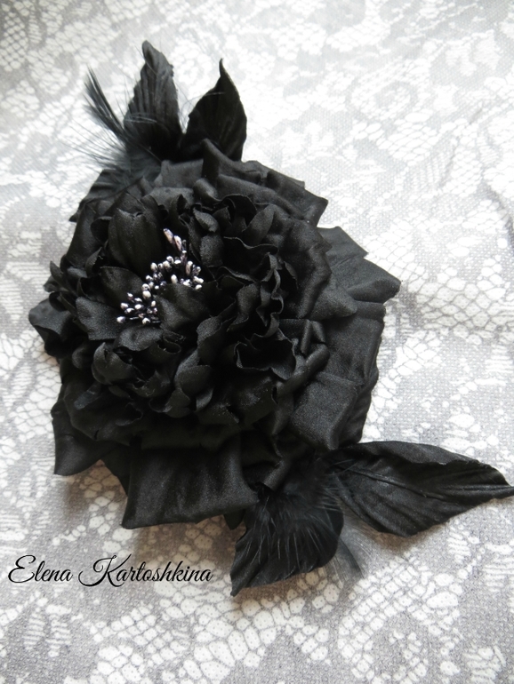 Букет роз и брошь пионовидная роза"Черный принц"