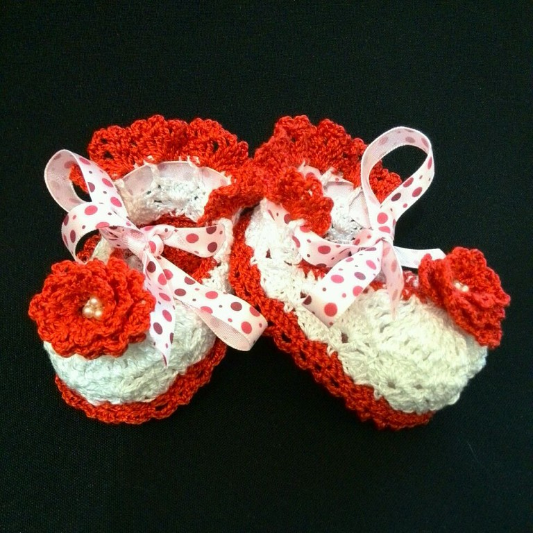 Пинеточки для принцесски и чепчик))