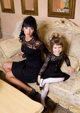 Шикарные платья для мамы и дочки))