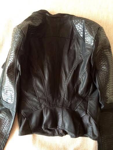 Стильная кожаная куртка