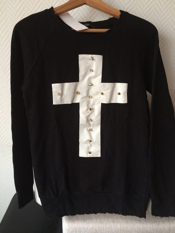 Свитшот с крестом и шипами