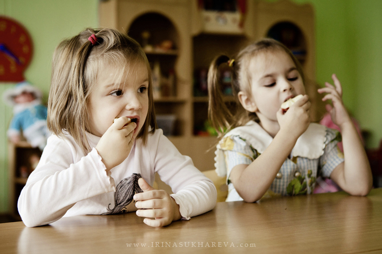 Один день из жизни в детском саду. Часть 2. Играем.