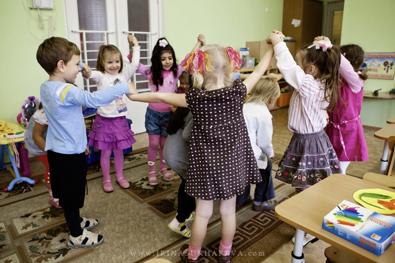 Один день из жизни в детском саду. Часть 2. Играем.