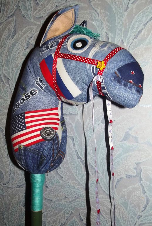 Пошила мама Коника...)