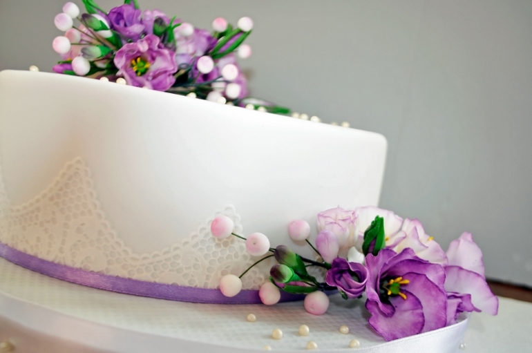 Маленький свадебник с фрезиями и лизиантусами!!!