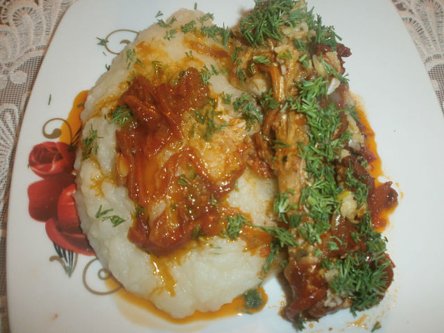 Рыба тушенная с овощами