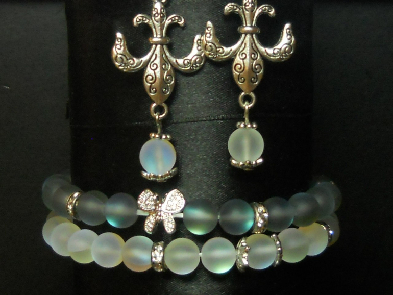 Украшения из натуральных камней в наличии и под заказ