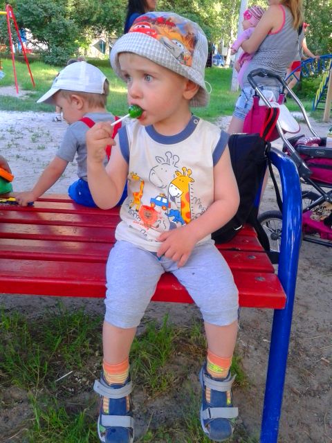 Первые палочки,чупа-чупс,капризы,походы на горшок,выздоравливаем:)