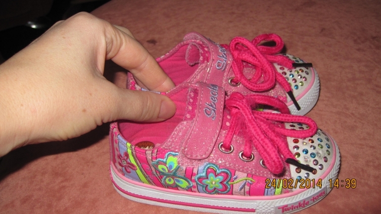 Продам кеды д/д Skechers 23 размер в очень хорошем состоянии.Почта.