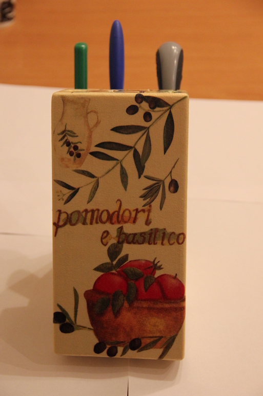 Новичок в декупаже)) «Подставка для ножей»