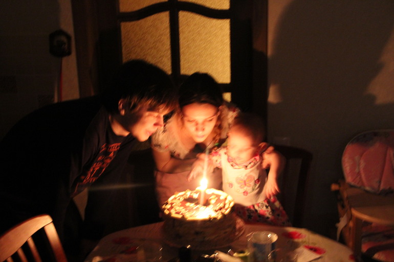 Годик! Мы это сделали! Вырастили годовалого ребенка!)))