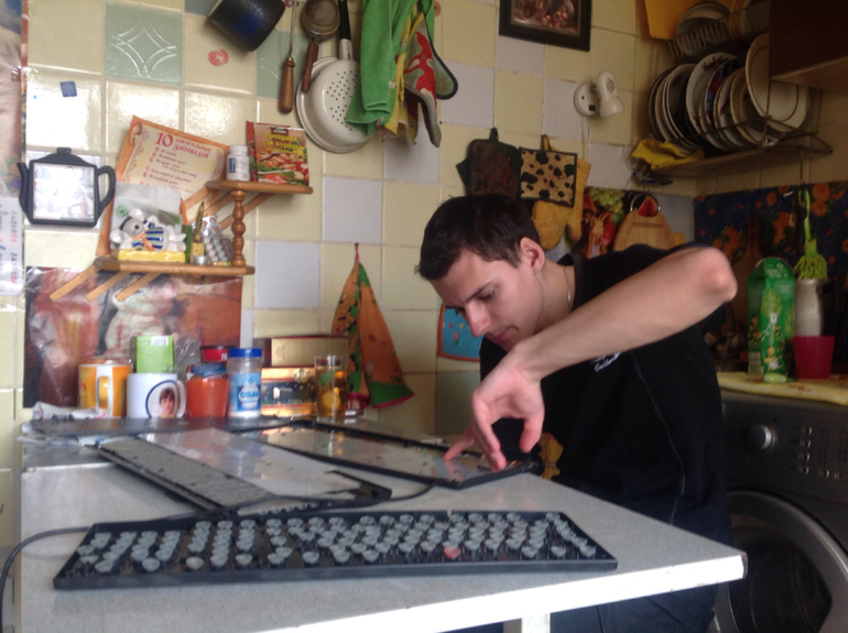 Лужу-Паяю . Чиню - Починяю)))