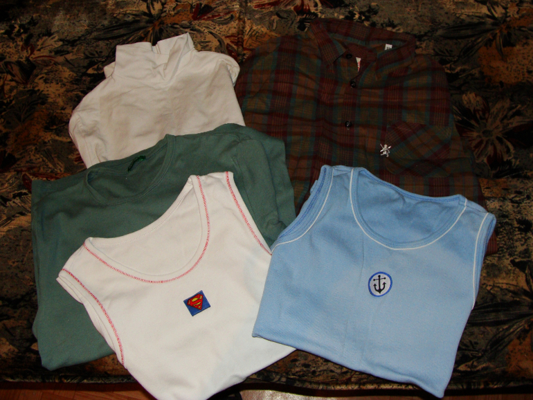 Отдам вещи на мальчика  .Игрушки  книги.