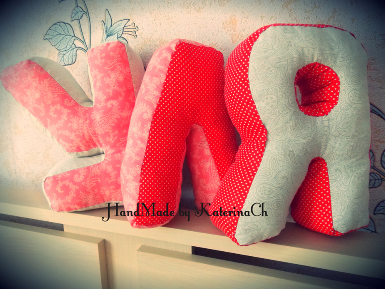 Интерьерные буквы-подушки "УЛЯ"