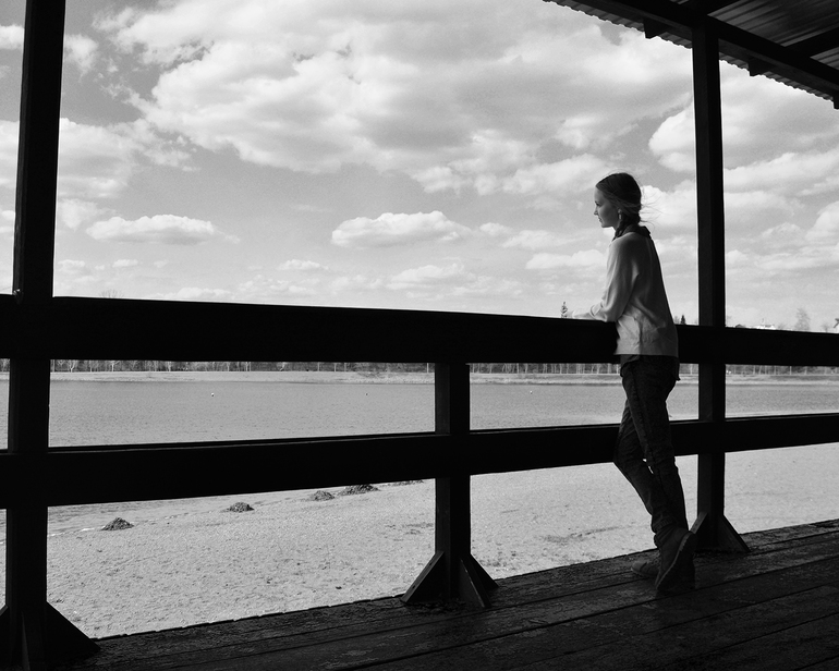 Аленка и недовольная подружка...