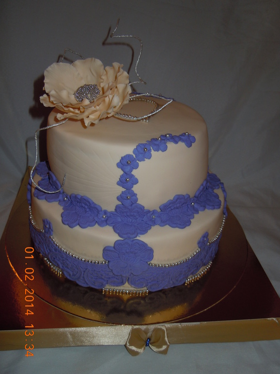 Свадебный с фантазийным цветком