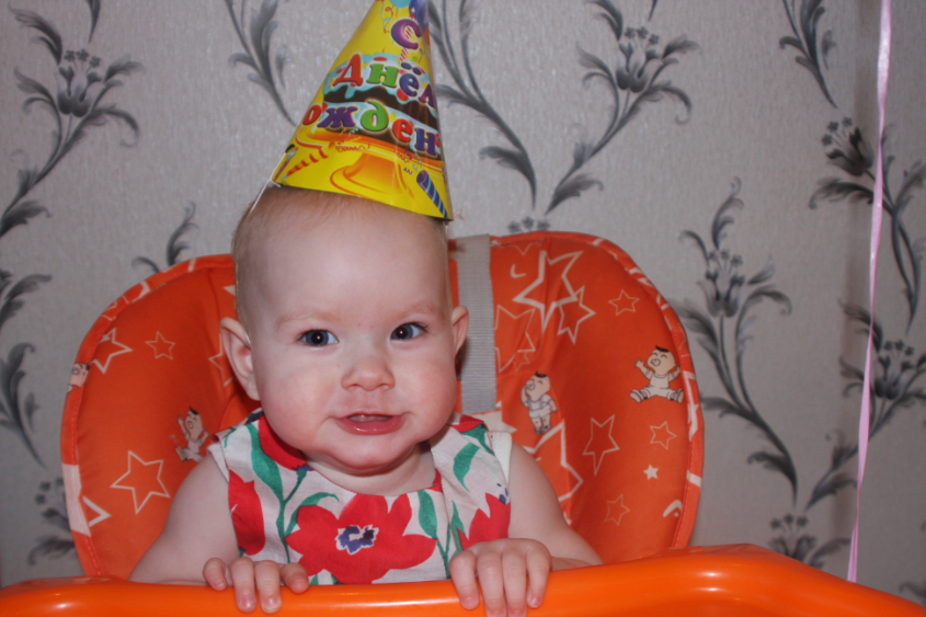 Нашей Златочке годик!!!