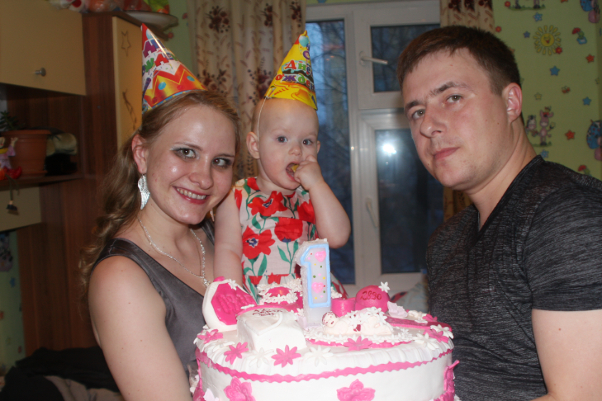 Нашей Златочке годик!!!