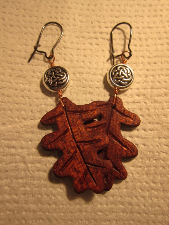 а это мой муж делает из красного дерева ))