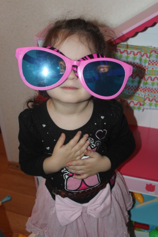 Наряжают елку