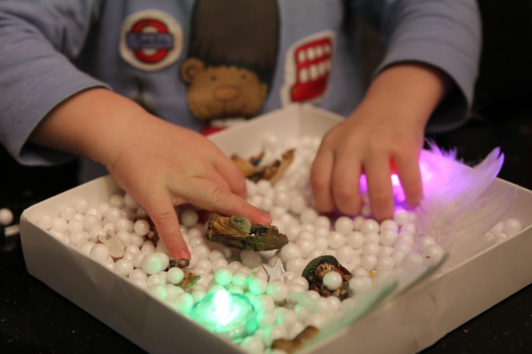 календарь ожидания праздника или рождественский вертеп