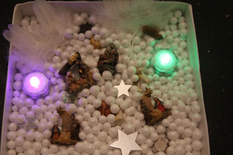 календарь ожидания праздника или рождественский вертеп