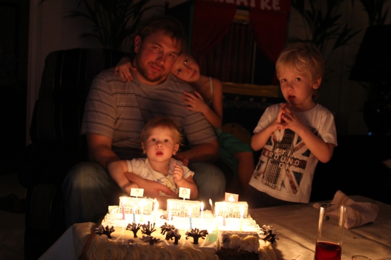 новый год к нам мчится...