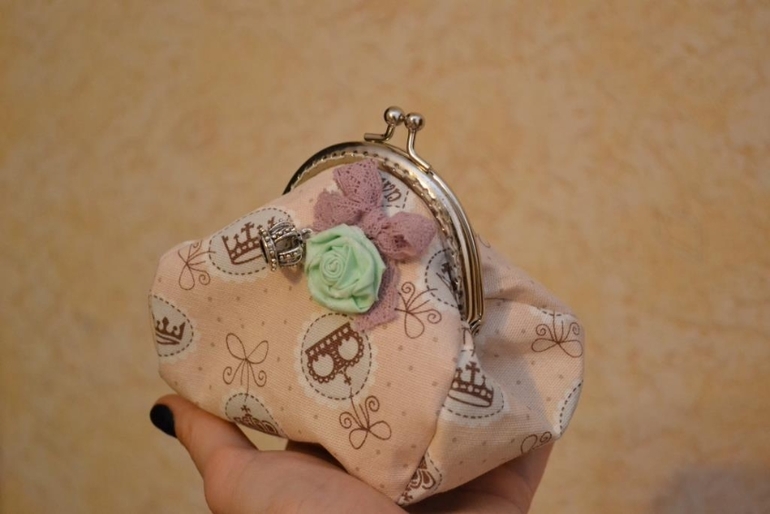 В подарок подруге.