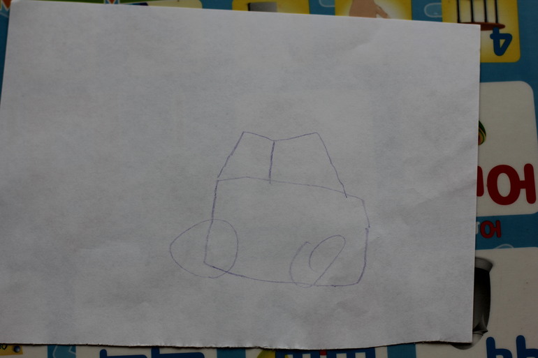 Андрей рисует