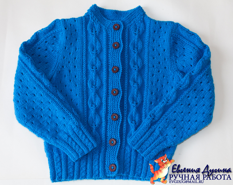 Васильковая кофточка