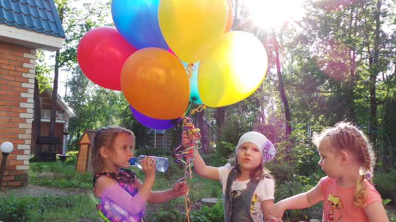 С праздником детишки!!!