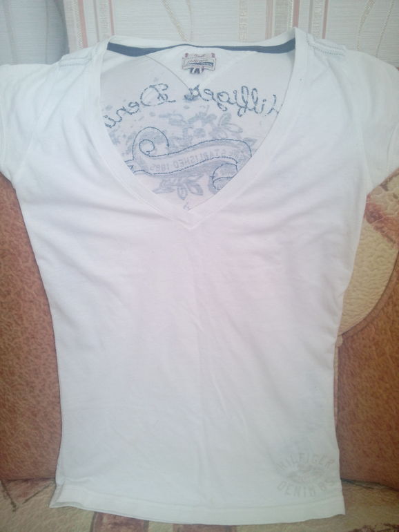 девочки разберите пожалуйста вещи 42-44 р-а.