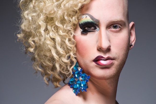 До макияжа и после.